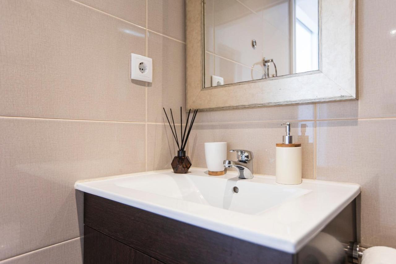 Lovelystay - Urban Cottage ポルト エクステリア 写真